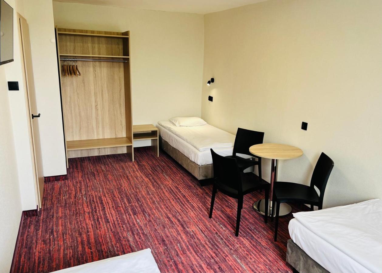 Hotel Rok Krasków Eksteriør bilde