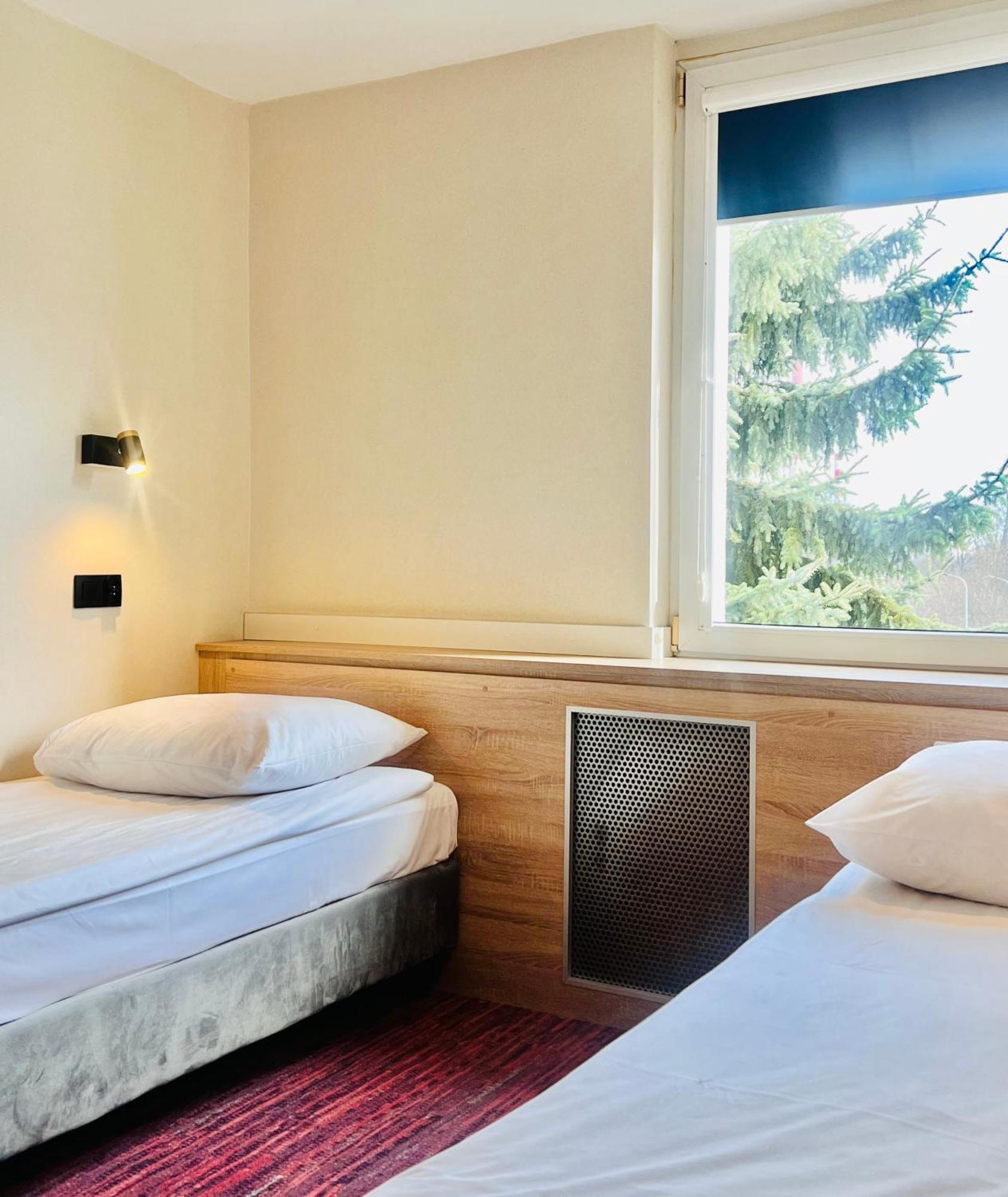 Hotel Rok Krasków Eksteriør bilde