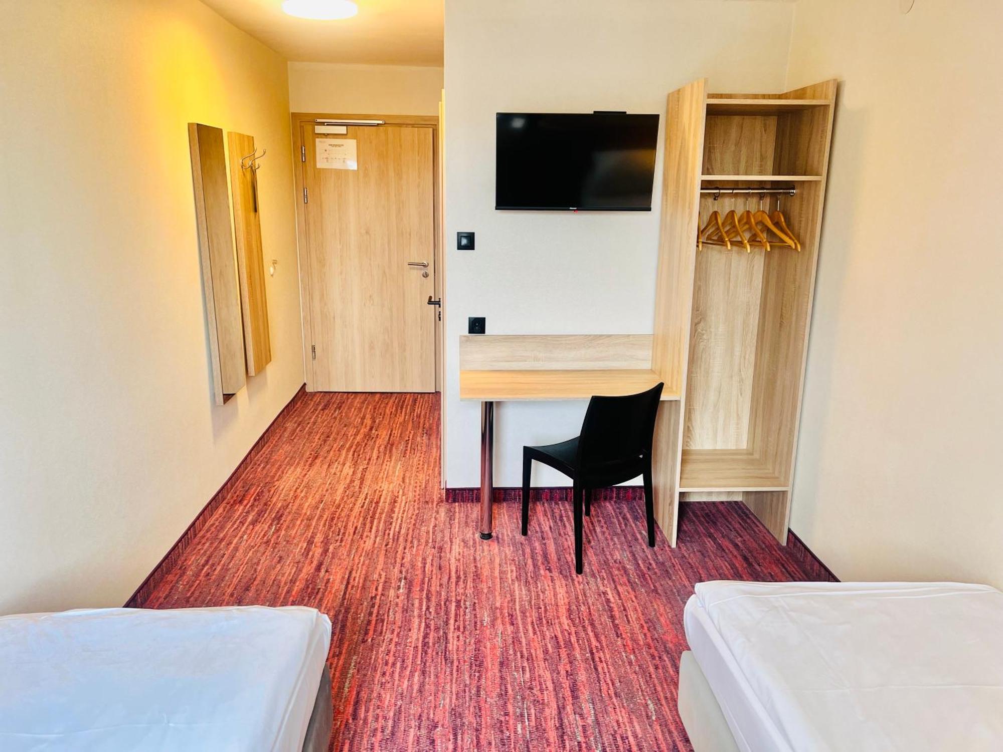 Hotel Rok Krasków Eksteriør bilde